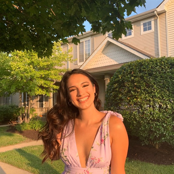 Meet your Posher, Monica - Picture 1 of 1